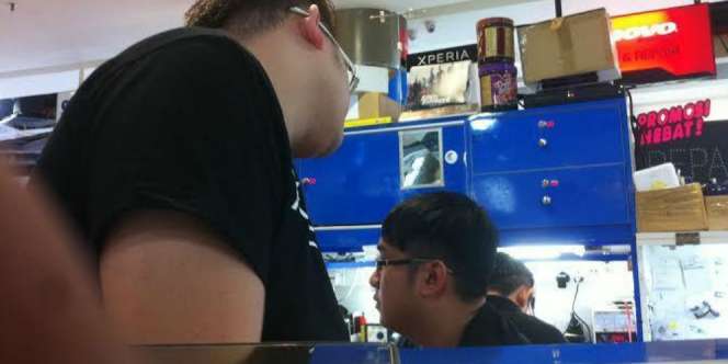 Modus Licik Penjual Ponsel di Mal Terbongkar!