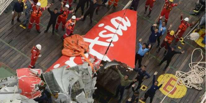 Detik-detik AirAsia QZ8501 Terguling di Udara