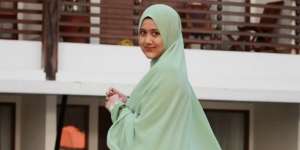 Nalia Rifika: Khimar Panjang Bikin Nyaman Saat Travelling