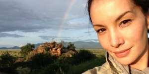 Cara Nadya Hutagalung Nikmati Keindahan Indonesia