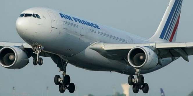 Salat dalam Pesawat, Penumpang Air France Diusir