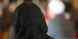 Pelajar Muslimah Jadi Korban Pemukulan dan Dituduh Teroris