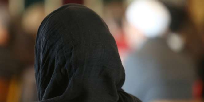 Pelajar Muslimah Jadi Korban Pemukulan dan Dituduh Teroris