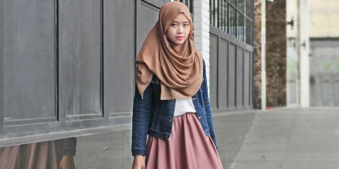 Ardiatami: Gaya Trendi Hijabers saat Musim Hujan