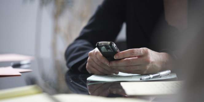 Pemilik Ponsel Pra-Bayar Diwajibkan Registrasi Lagi!