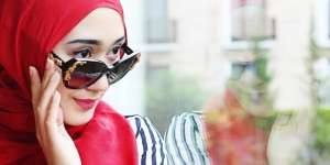 Laiqa Magz: Gaya Unik Dian Pelangi Saat Liburan