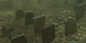 Kisah Unik Tempat Pemakaman Umum di Dasar Danau