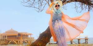 Shella Alaztha: Tips Tetap Modis Saat di Pantai