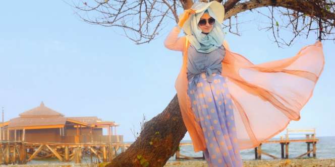 Shella Alaztha: Tips Tetap Modis Saat di Pantai