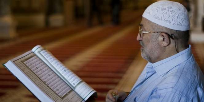 Bolehkah Mencium Alquran?