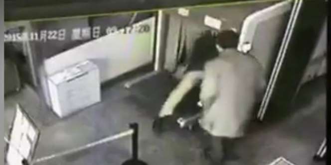 Pertama Kali ke Bandara, Pria Ini Masuk Lewat Mesin X-Ray