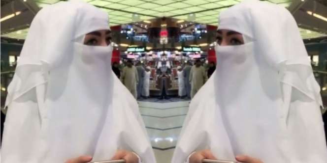 Umroh Bercadar, Bella Shofie Jadi Sorotan