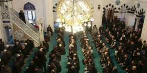 Muslim Perancis Peringati 1 Tahun Tragedi Charlie Hebdo