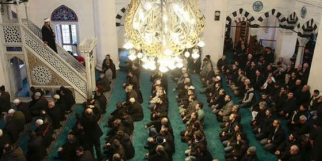 Muslim Perancis Peringati 1 Tahun Tragedi Charlie Hebdo