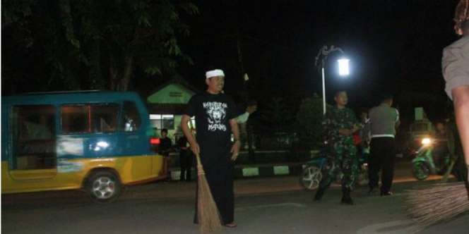 Bupati Purwakarta 'Tukar Nasib' Dengan Tukang Sapu