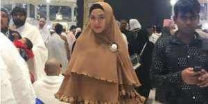 Umroh di Tahun Baru, Vicky Shu Minta Jodoh