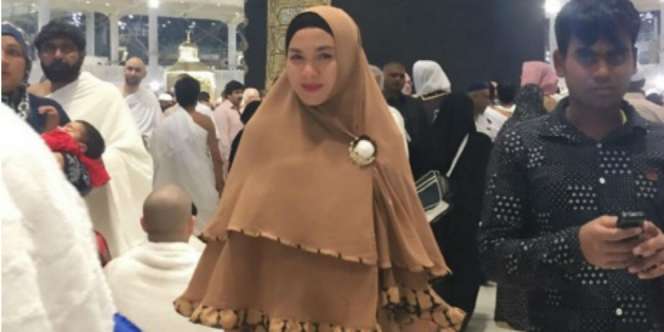 Umroh di Tahun Baru, Vicky Shu Minta Jodoh