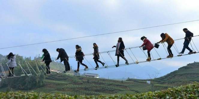 Wisata Ekstrem, Lintasi Jembatan Tali Terpanjang di Tiongkok