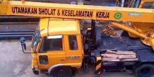 Imbauan Unik di Pabrik: Utamakan Sholat & Keselamatan Kerja