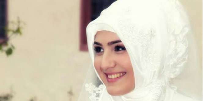 Pinterest: Pesona Anggun Balutan Gaun Pengantn Hijab