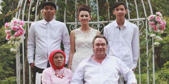 Dahlia Poland Bilang Sayang dan Maaf Untuk Almarhum Ayah
