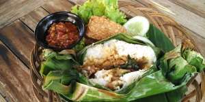 Cerita Turis Asing Ketagihan Nasi Bakar Khas Betawi