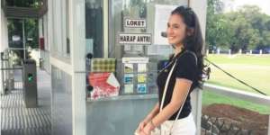 Hemat Uang, Pevita Pearce Kini Naik Transjakarta