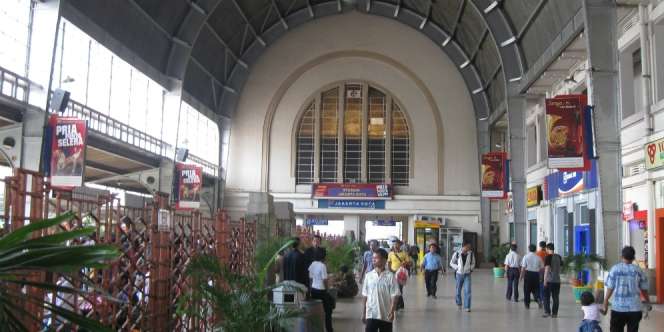 Teror Jakarta, PT KAI Commuter Waspada