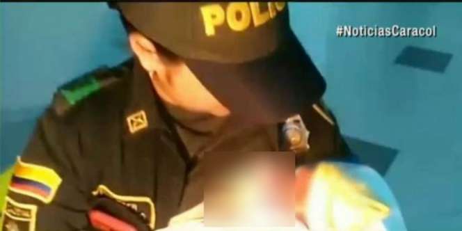 Polwan Cantik Susui Bayi yang Dibuang Ibunya di Hutan