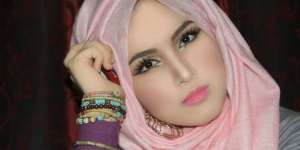 Atika Sari: Tutorial Makeup dan Hijab ala Selebgram