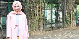 Shaliha: Siti, Outer Berkesan Bersih dan Elegan