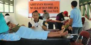 Khitan Massal 100 Mualaf Papua