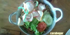 Sensasi Makan Mi di Penggorengan