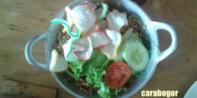 Sensasi Makan Mi di Penggorengan