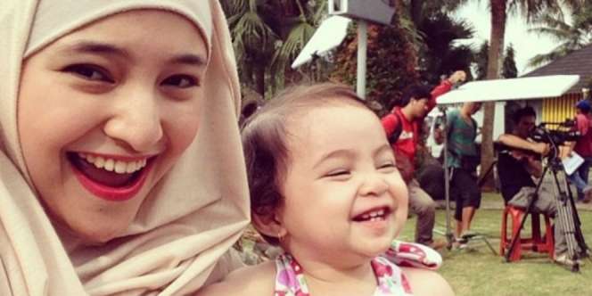 Mengelap, Cara Marshanda Cegah Anak Kecanduan Gadget