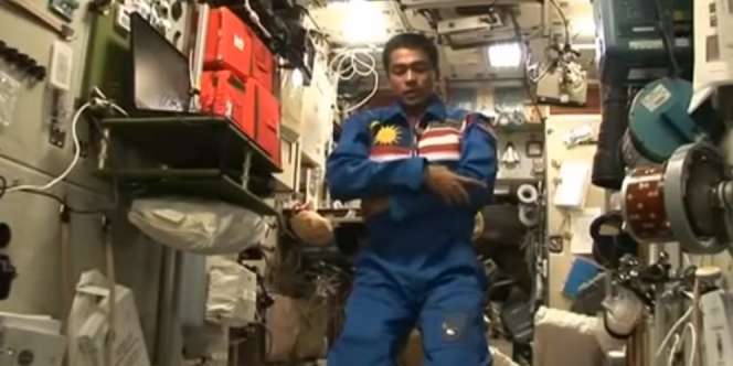 Siang-Malam Cuma 90 Menit, Bagaimana Astronot Ini Salat?