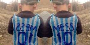 Messi Cari Bocah Pemakai Jersey Kresek Ini