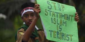 Teror Sarinah, Pelajar Serukan `Save Indonesia`