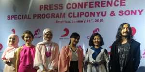 Delapan Penyanyi Jadi Host di Dunia Maya