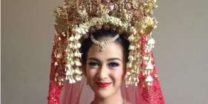 Mengapa Pernikahan Nina Zatulini Tertutup