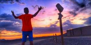 Keren, Remaja Ini Jadi Master Penyusun Batu Bertingkat