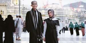 Ungkapan Syukur Andien Bisa Jalani Umrah Bareng Suami