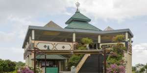 Menyambangi Kawasan Wisata Muslim di Pulau Dewata