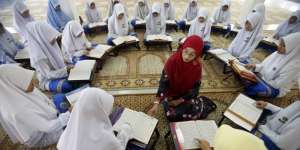 Perjuangan Gadis Kecil Penderita Gegar Otak Menghafal Alquran