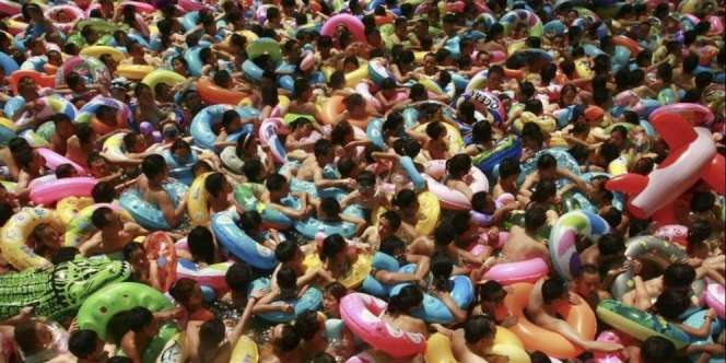 Kolam Renang Superpadat dan Terjorok Sedunia