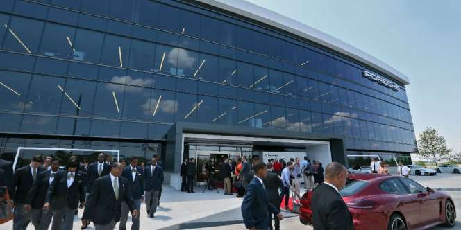 Hotel Mewah Nan Canggih Bergaya Porsche