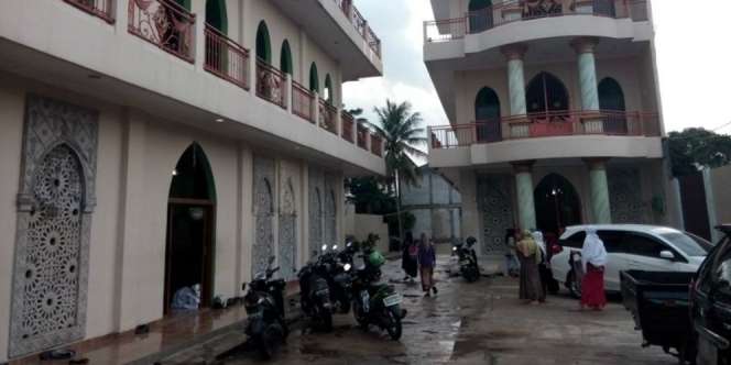 Kisah Tukang Parfum Purwakarta Bangun Pesantren