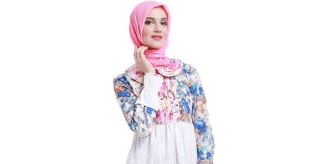 Tuneeca: Gaya Simpel Hijaber dengan Motif Bunga
