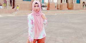 #HOTD: Feminim dan Simpel, Pilihan Gaya Hijab Queenzharean