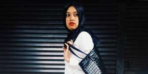 #HOTD: Paduan Hitam Putih Nazir Reni